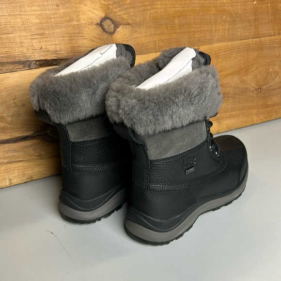 PREOWNED UGG Australia Adirondack Boot III Black - Picture 4 of 6